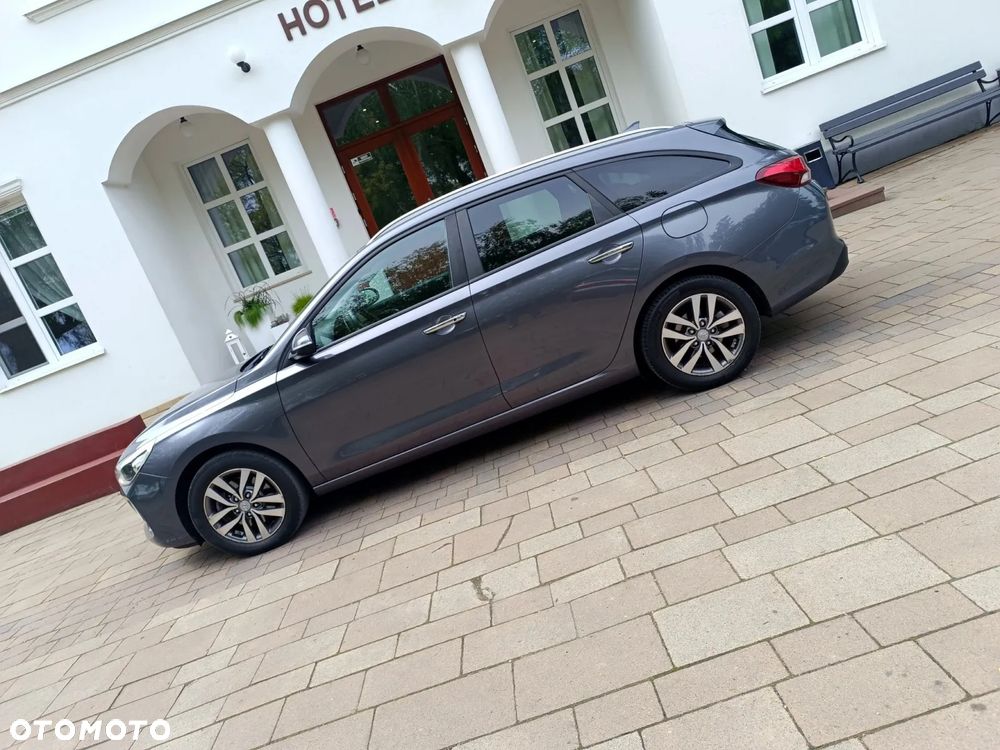 Hyundai i30 blue Kombi 1.6 CRDi Style - 20