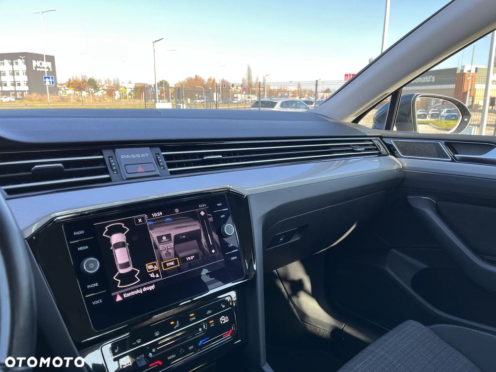 Volkswagen Passat - 36