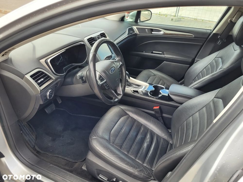 Ford Fusion - 12