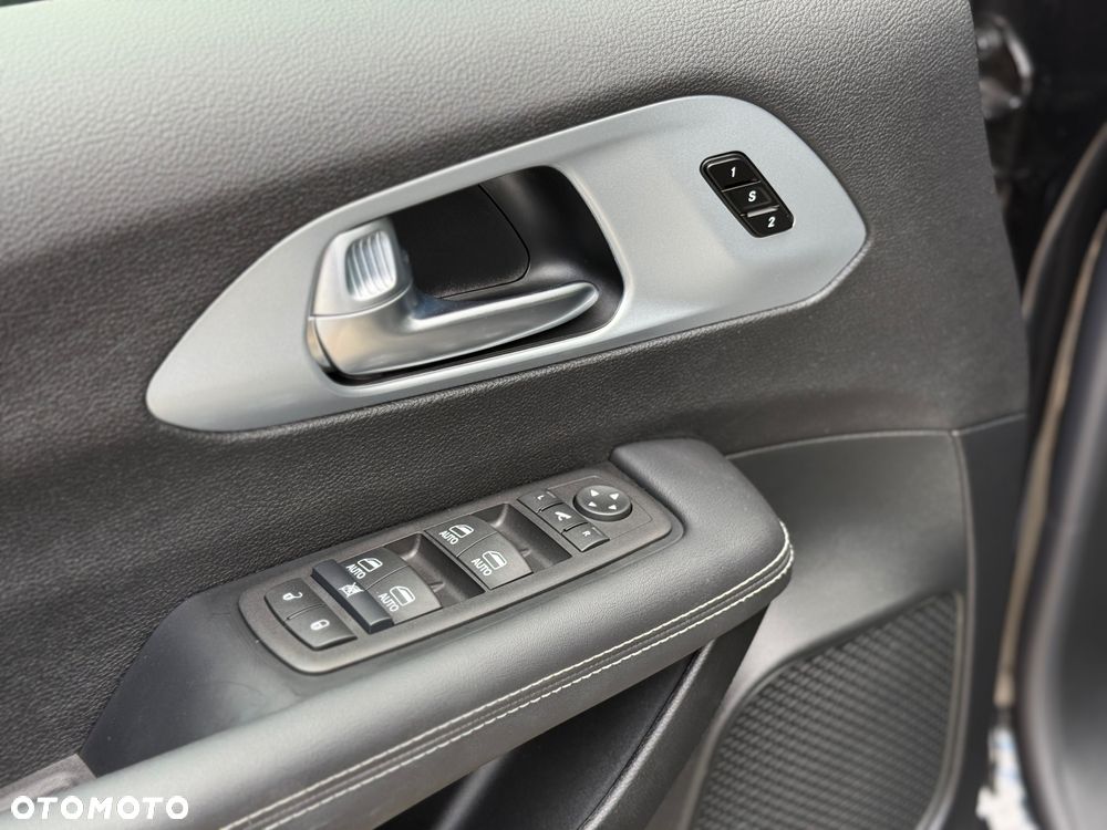 Chrysler Pacifica - 11