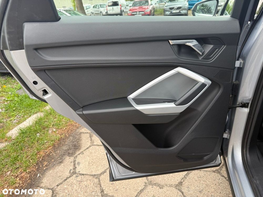 Audi Q3 Sportback - 12