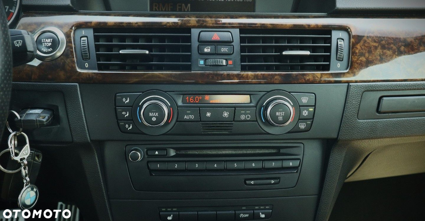 BMW Seria 3 320i Cabrio - 28