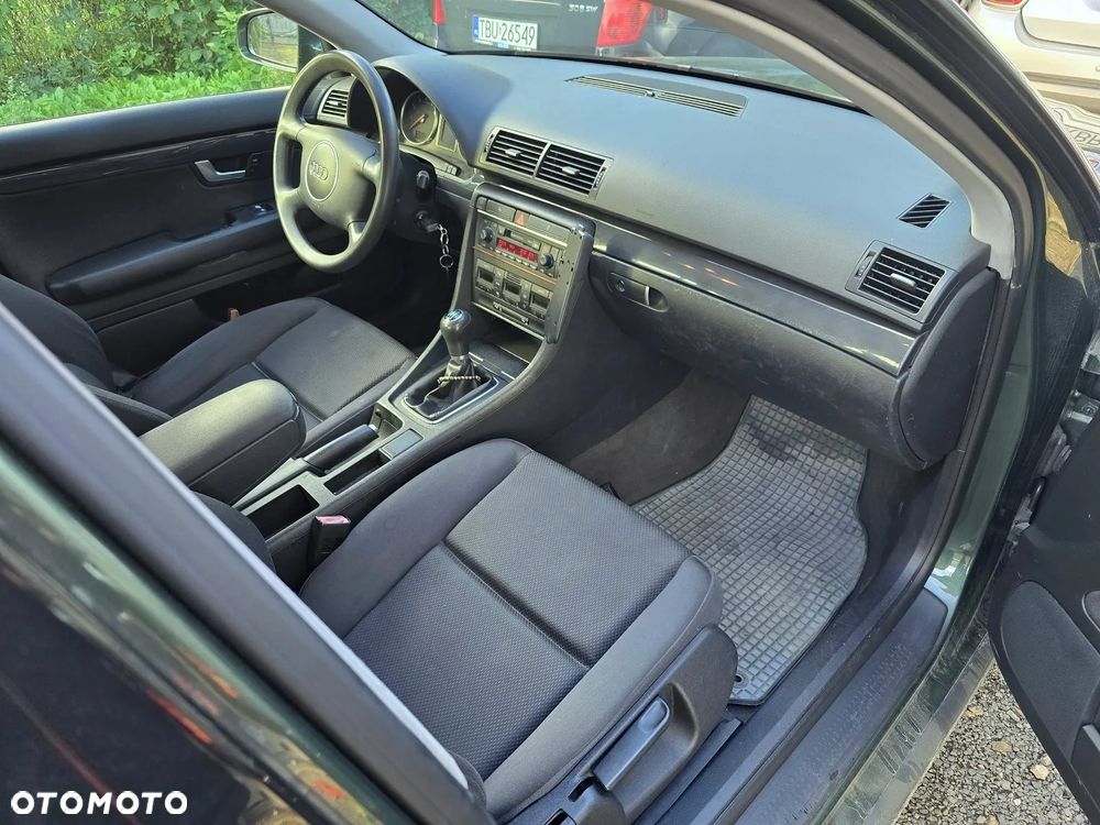 Audi A4 Limousine - 8