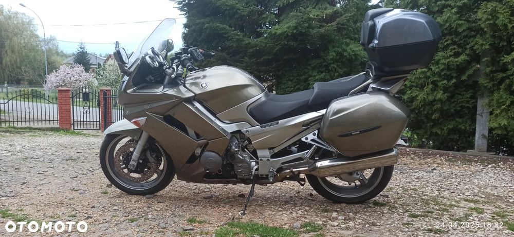 Yamaha FJR - 2