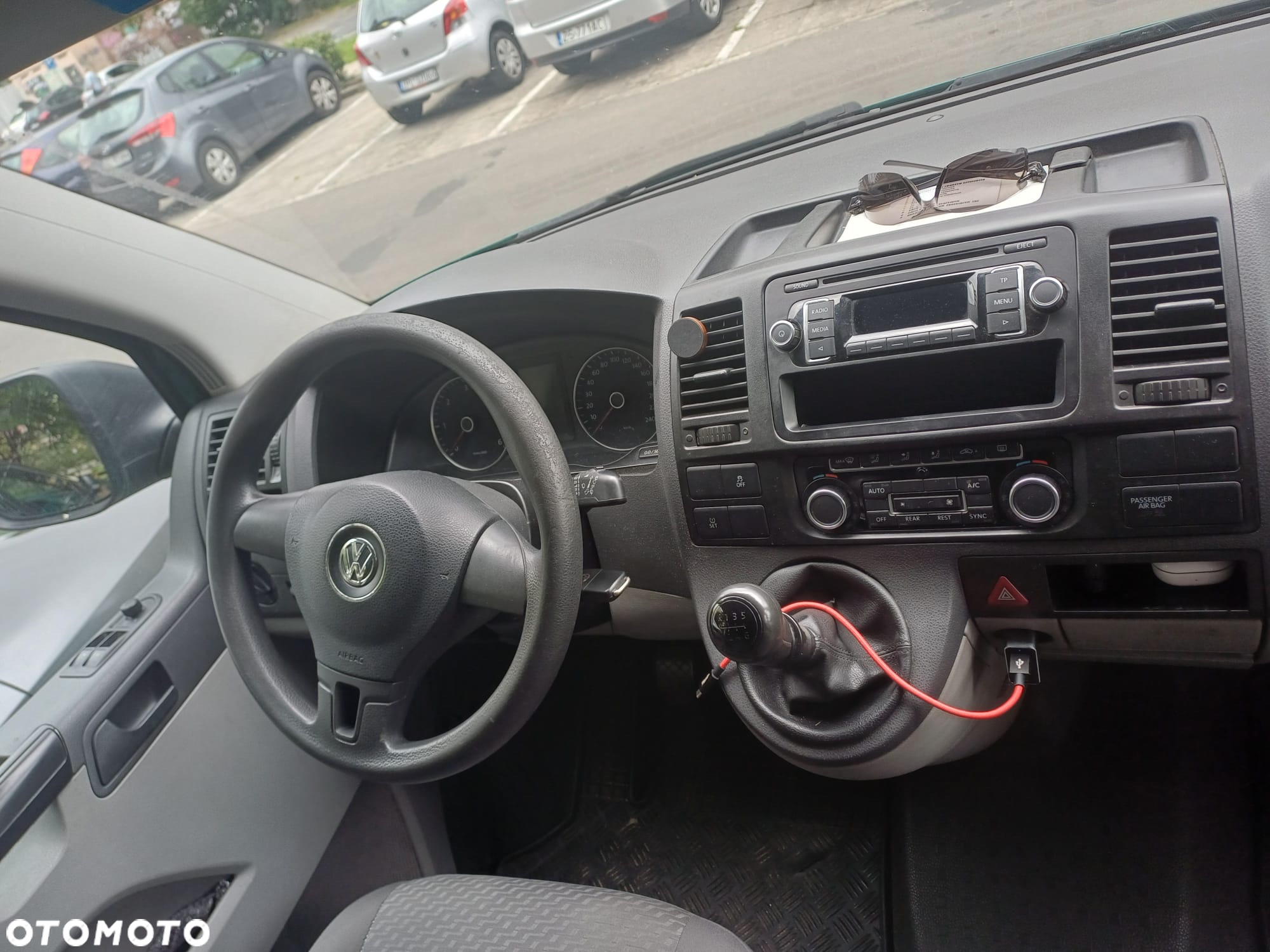 Volkswagen Caravelle - 10