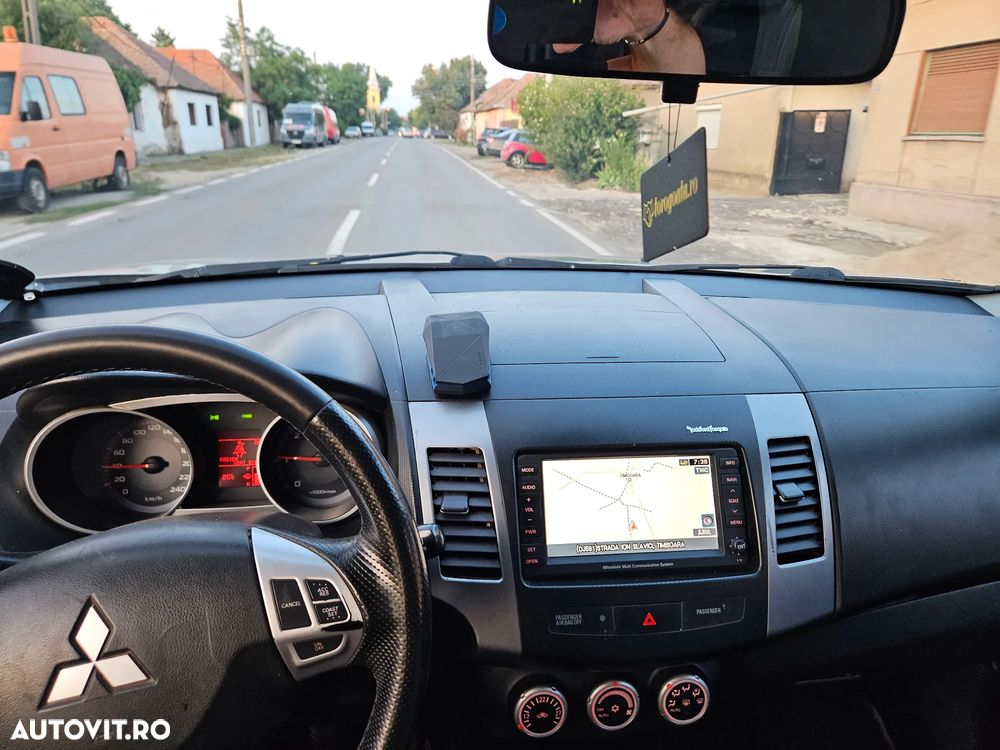 Mitsubishi Outlander 2.2 DI-D NAVI Instyle - 12