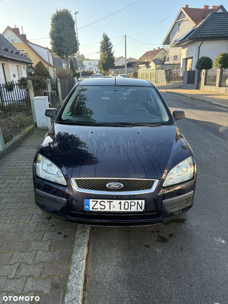 Ford Focus 1.4 Ambiente - 2