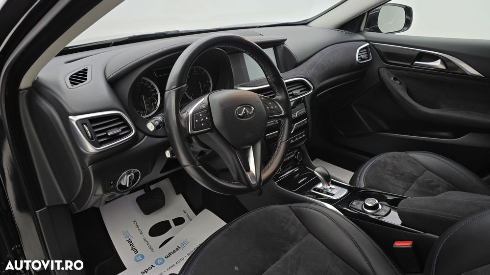 Infiniti Q30 - 13