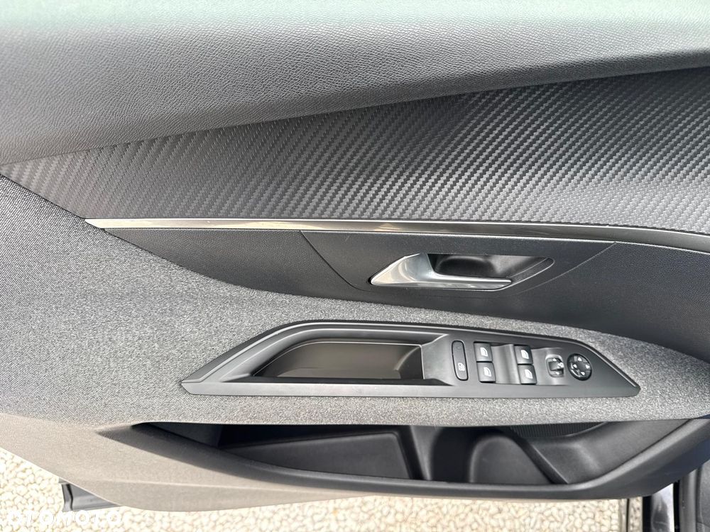 Peugeot 3008 1.2 PureTech GPF Active S&S EAT8 - 19