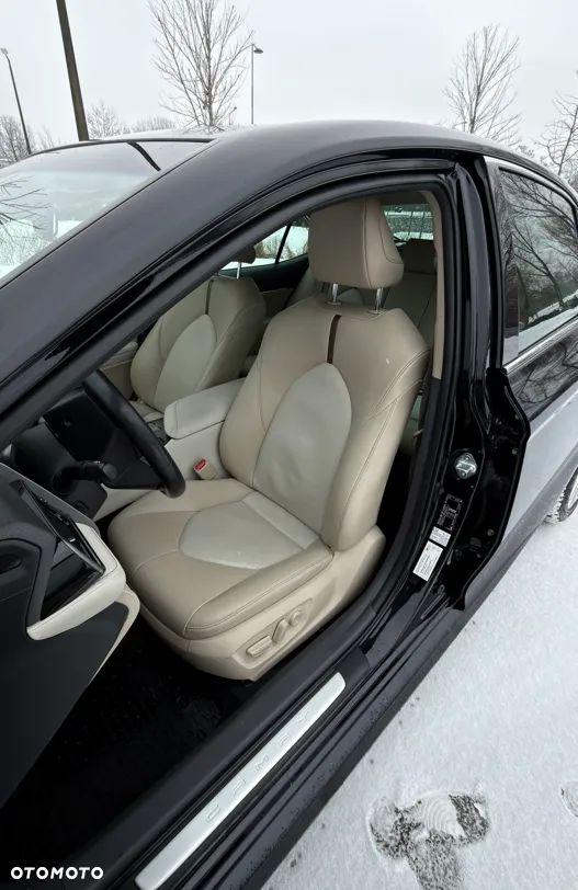 Toyota Camry 2.5 Hybrid Executive CVT - 6