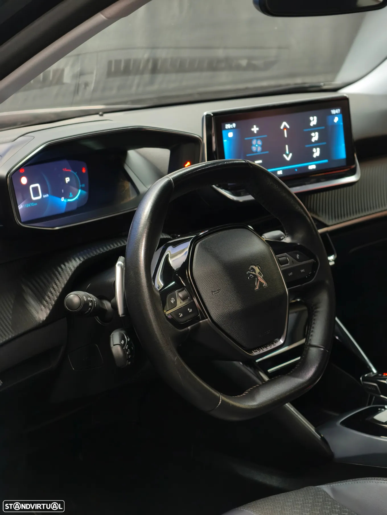 Peugeot 2008 1.5 BlueHDi Allure Pack EAT8 - 36