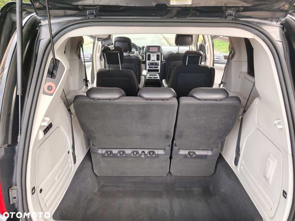 Chrysler Grand Voyager - 36