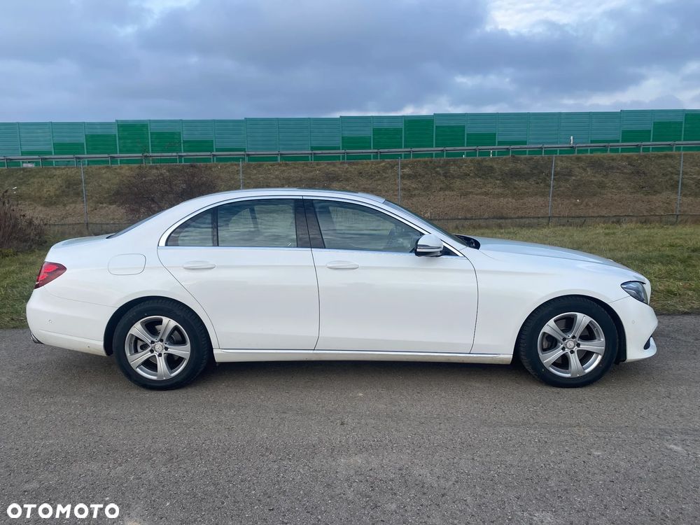Mercedes-Benz Klasa E 220 d 4-Matic 9G-TRONIC - 13