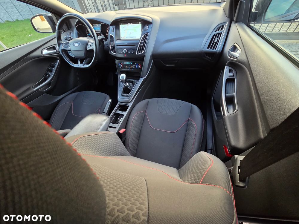 Ford Focus 1.0 EcoBoost Start-Stopp-System ST-LINE DESIGN - 31