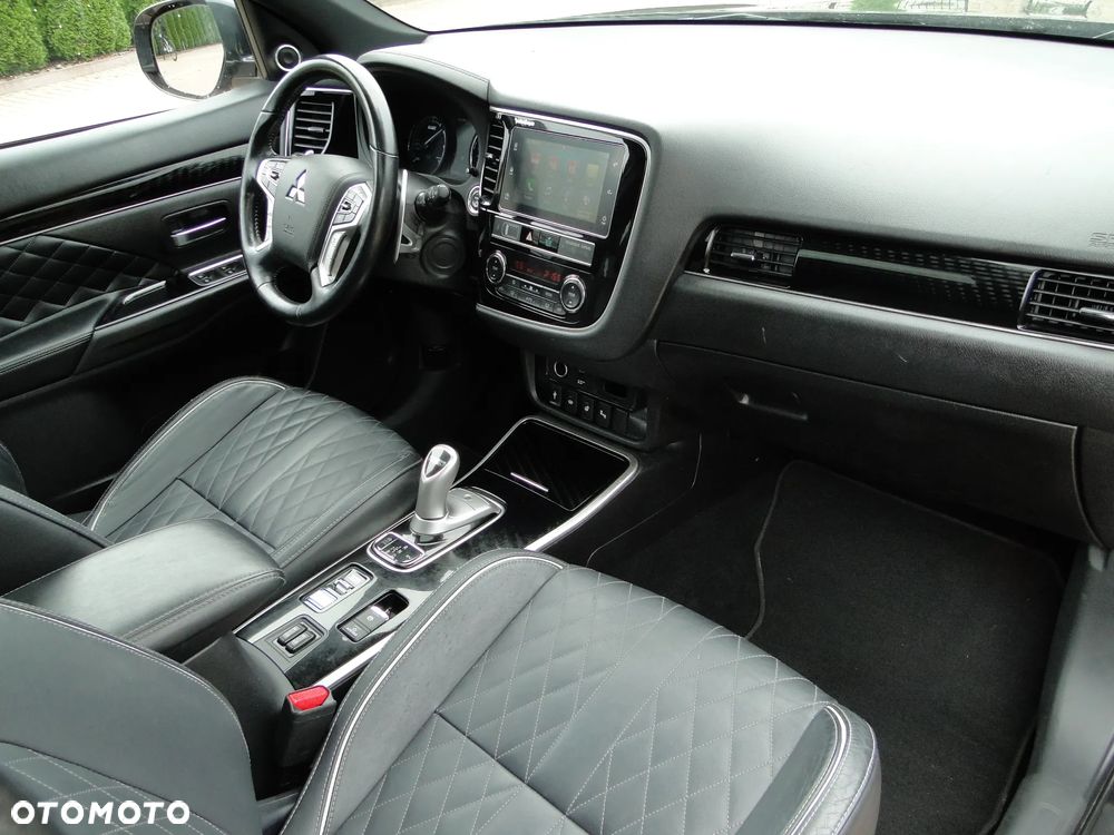 Mitsubishi Outlander Intense + - 14