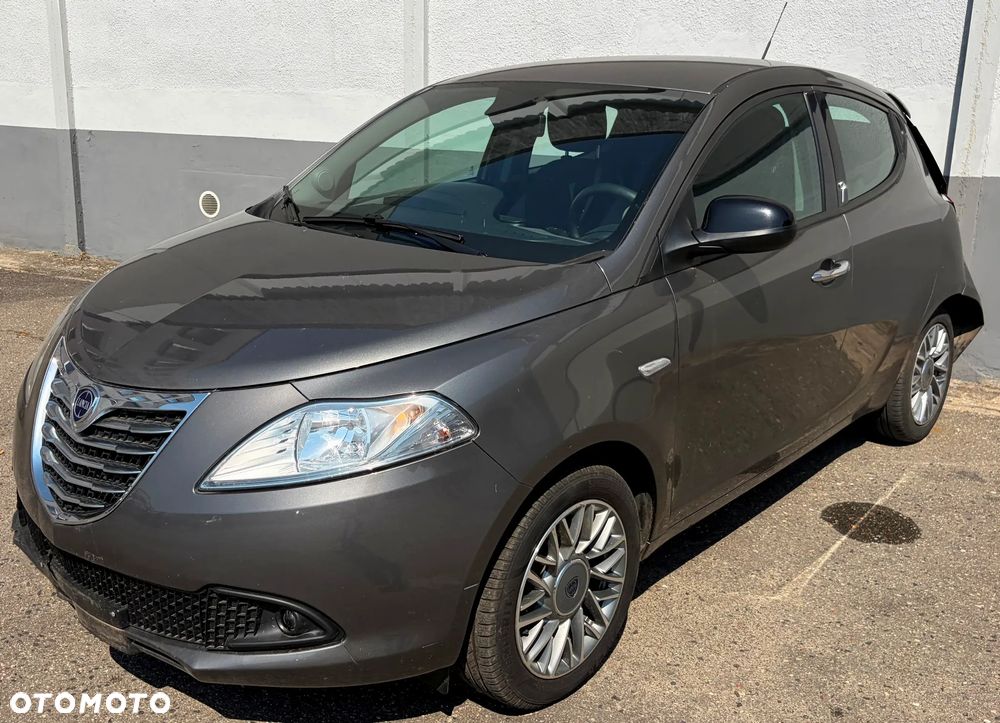 Lancia Ypsilon 1.2 8V Gold - 1