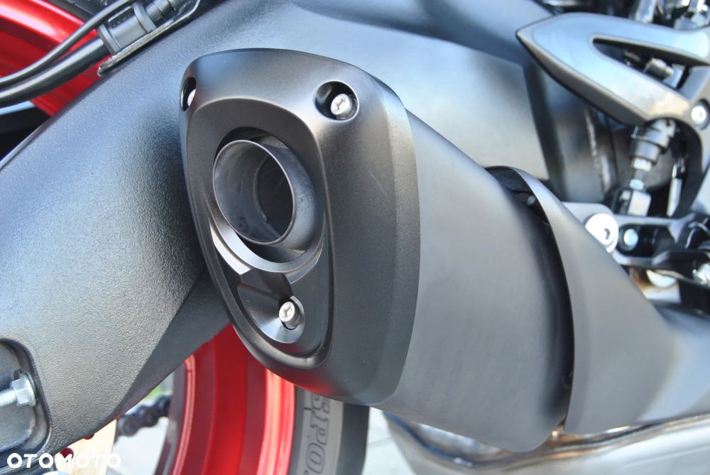 Suzuki GSX - 28