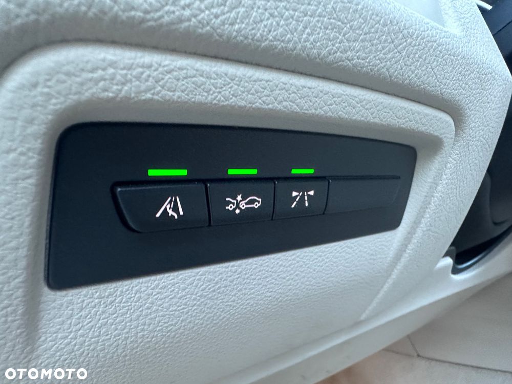 BMW Seria 3 328i xDrive Modern Line - 17