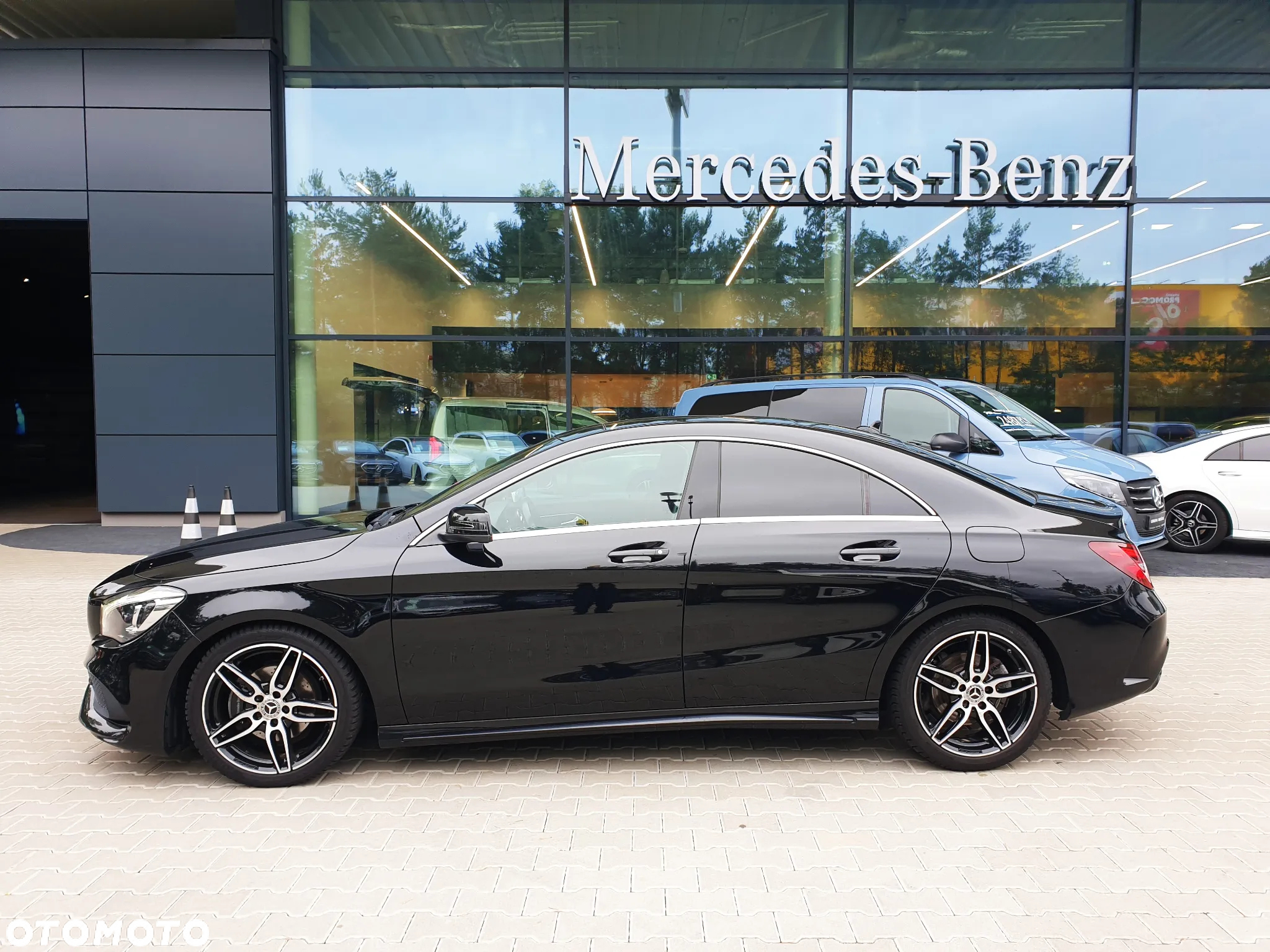 Mercedes-Benz CLA 180 7G-DCT AMG Line - 4