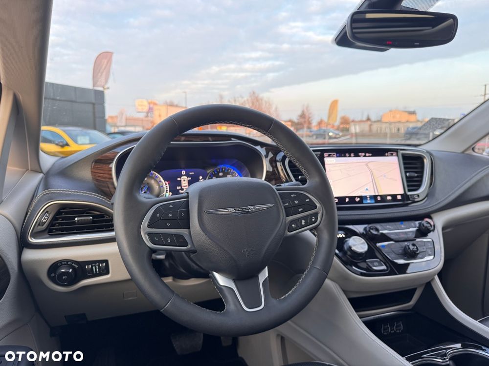 Chrysler Pacifica - 11