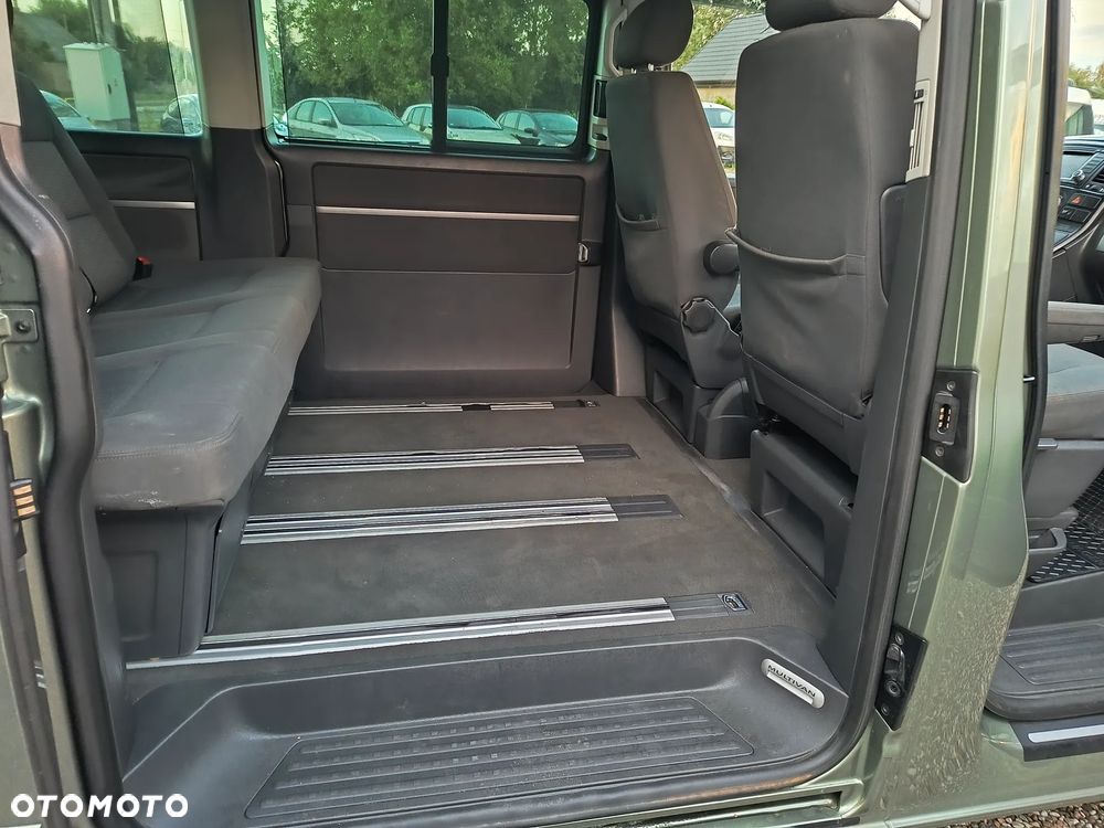 Volkswagen Multivan - 21
