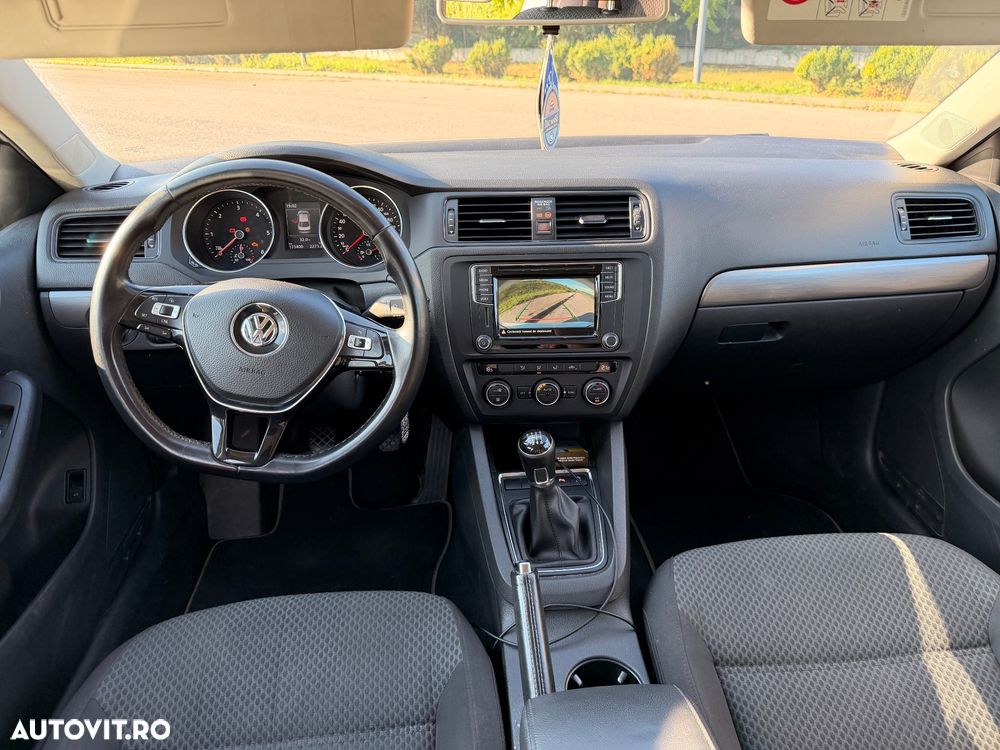 Volkswagen Jetta 2.0 TDI DPF Trendline - 8
