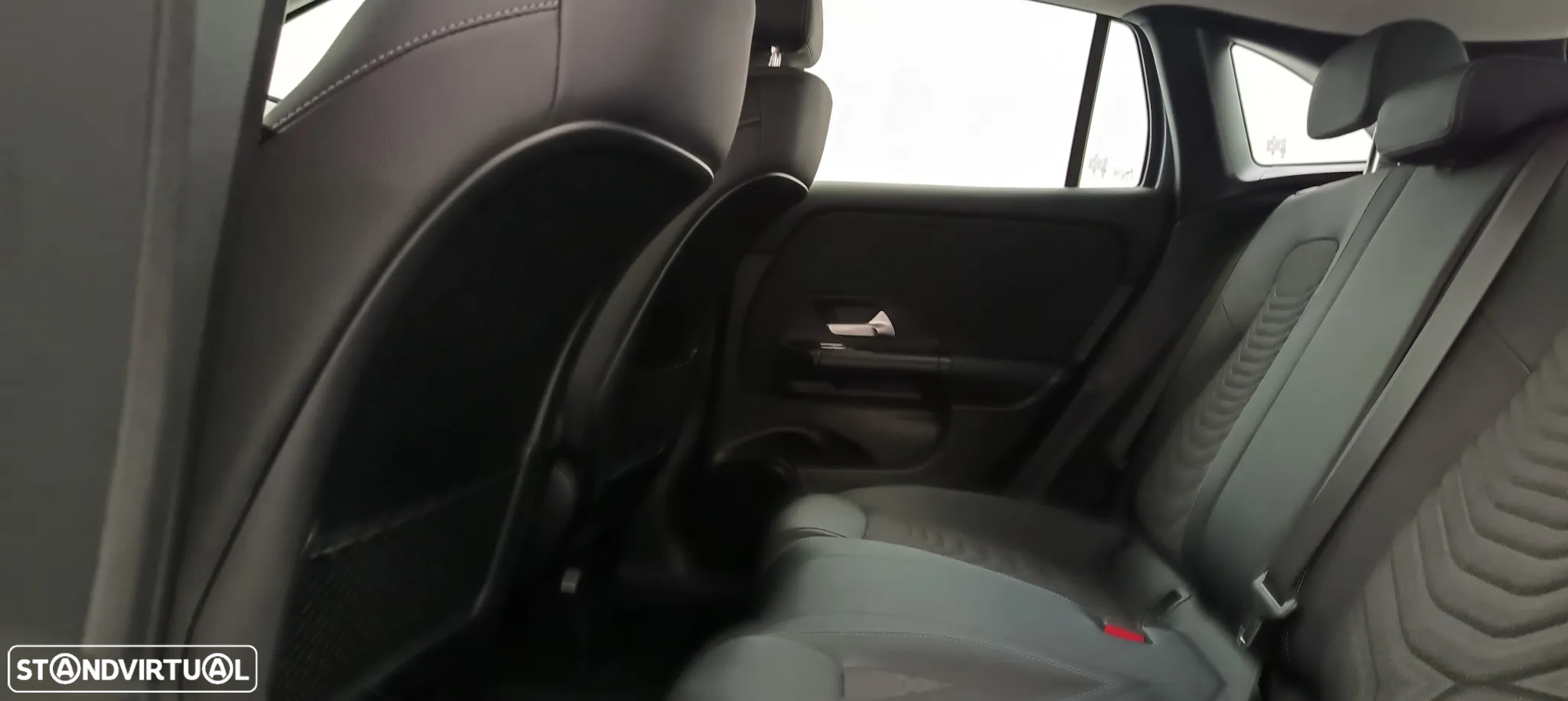 Mercedes-Benz GLA 200 Standard - 29