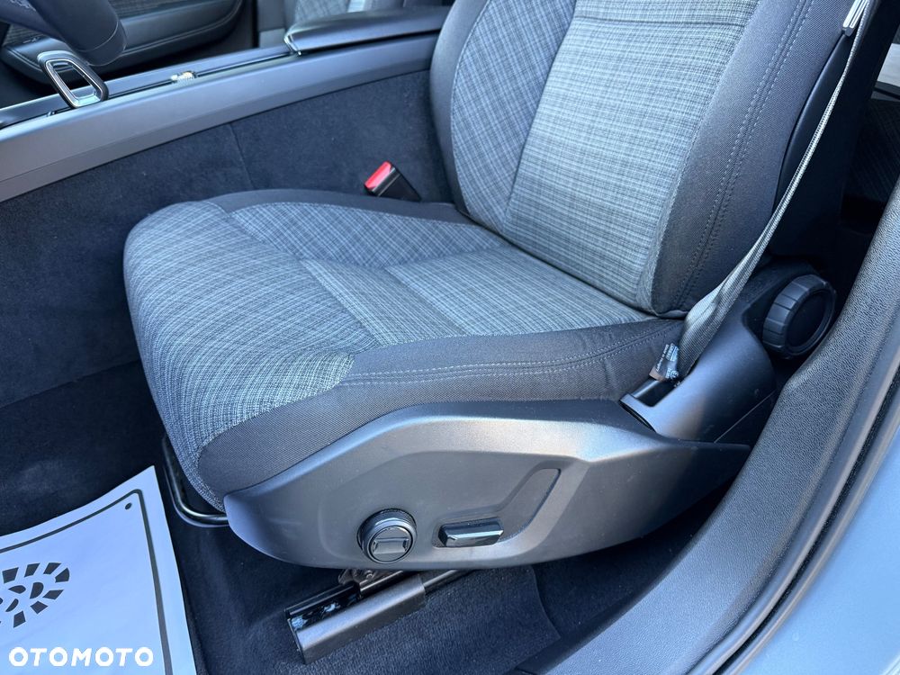 Volvo XC 60 B4 D AWD Plus Dark - 26