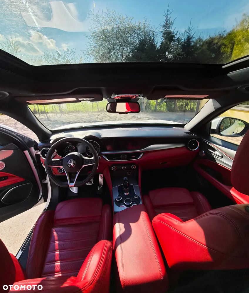 Alfa Romeo Stelvio 2.0 Turbo 16V AT8-Q4 Veloce Ti - 19