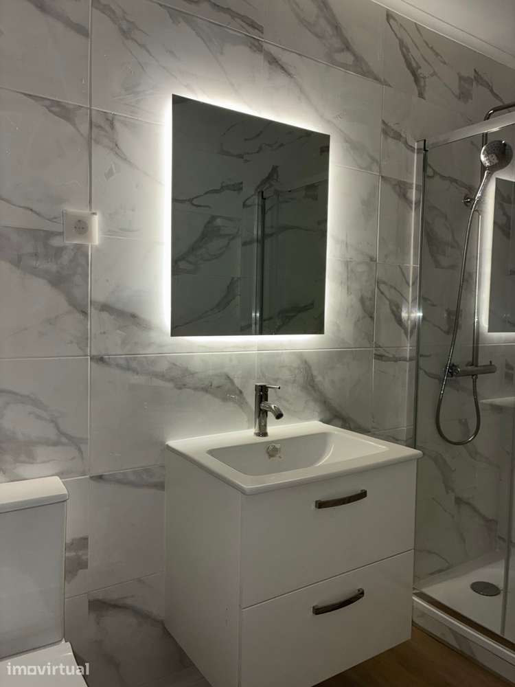 Apartamento Renovado com Vista Rio em Barreiro - Grande imagem: 5/21