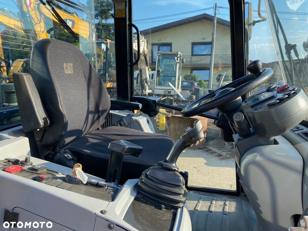 Caterpillar CAT 906H2, 2013 ROK, ŁYŻKA OTWIERANA + WIDŁY, z NIEMIEC, SUPER STAN, - 16