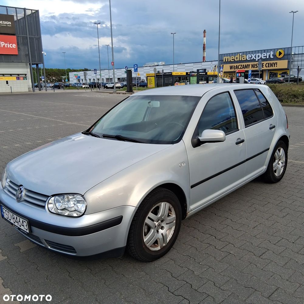 Volkswagen Golf - 1