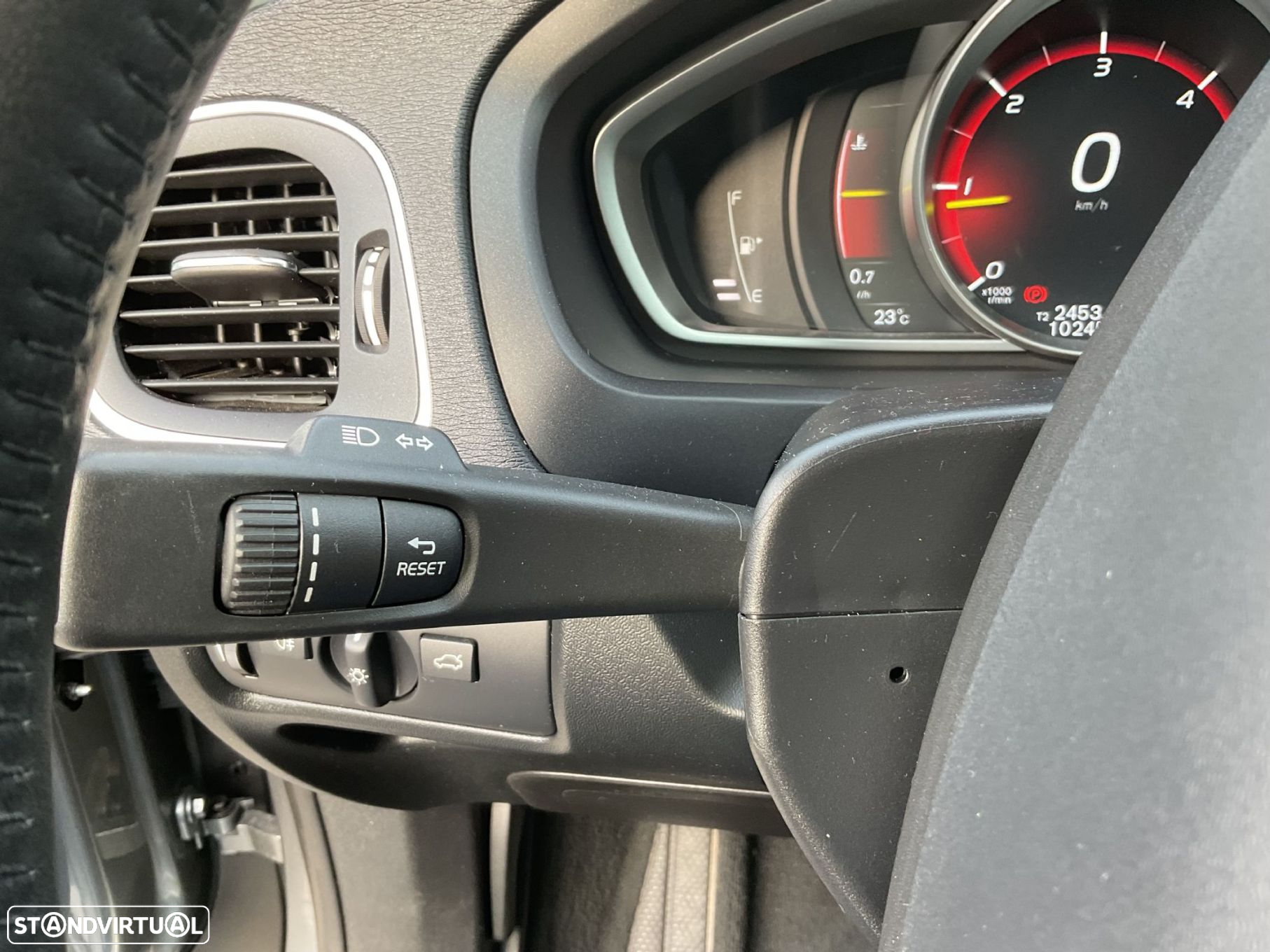 Volvo V40 2.0 D2 Momentum Geartronic - 40