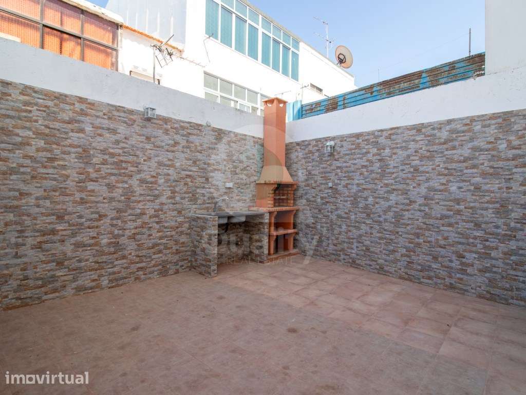 Apartamento T1+1 R/C com Logradouro e Churrasqueira