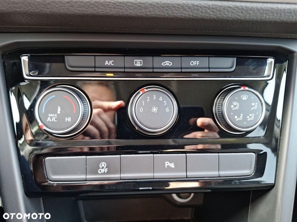 Volkswagen Touran - 20
