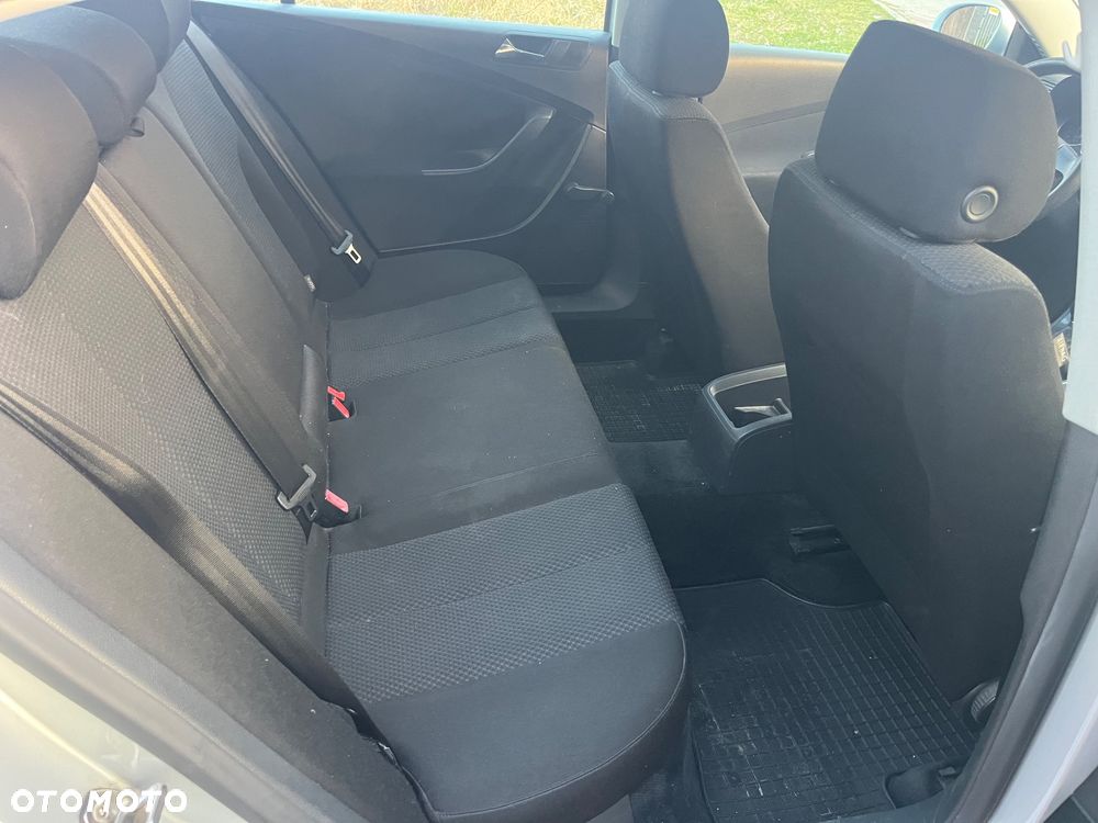 Volkswagen Passat 1.9 TDI Comfortline - 14