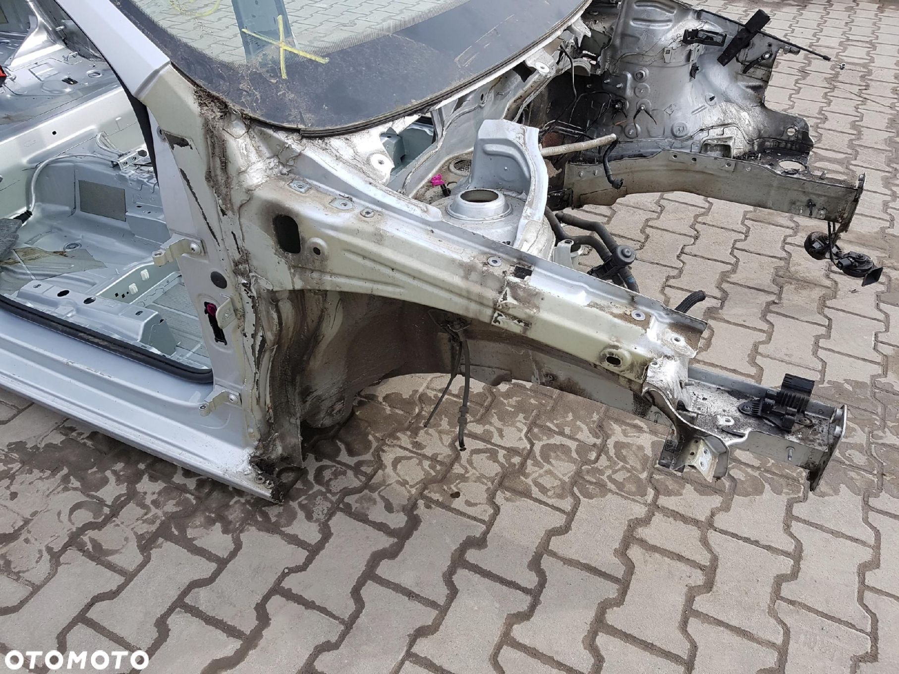 SKODA RAPID PODŁUŻNICA ĆWIARTKA PRAWA PRZÓD LA7W - 1