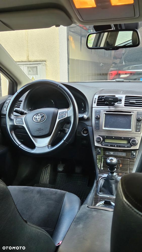 Toyota Avensis 1.8 Premium - 12