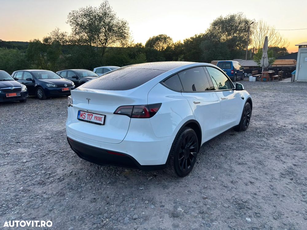 Tesla Model Y Long Range Dual Motor AWD - 4
