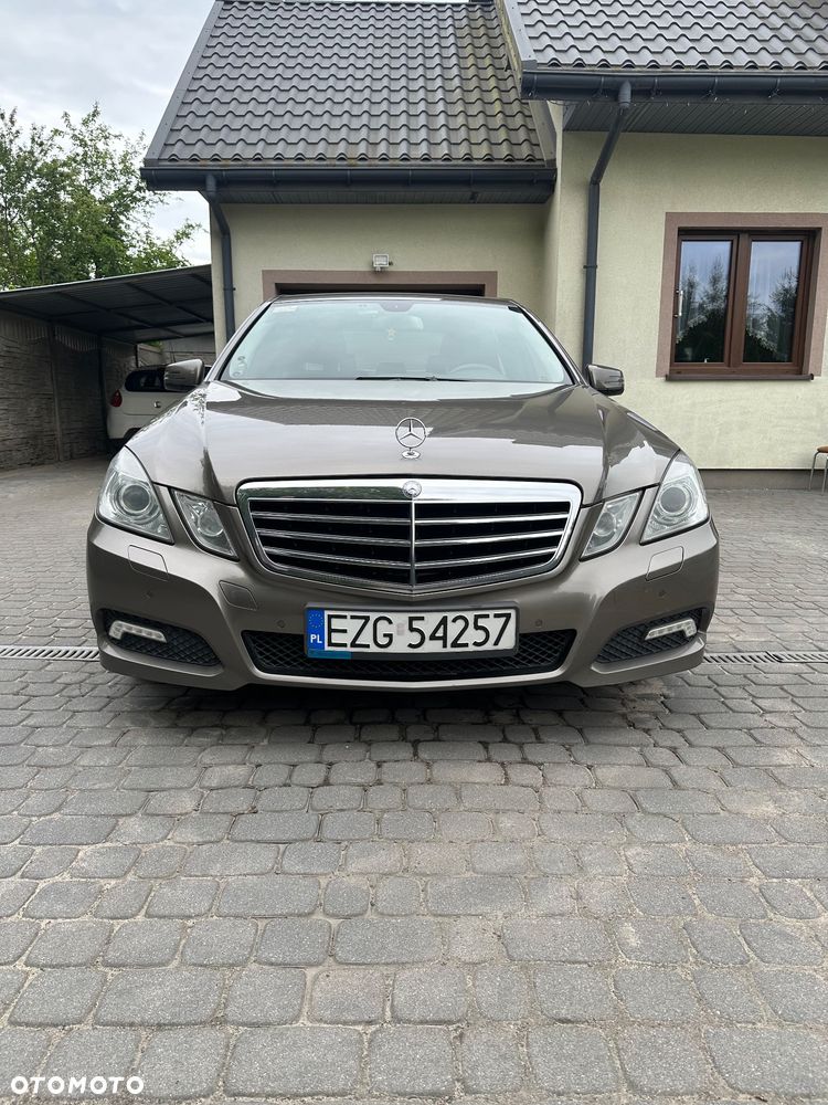 Mercedes-Benz Klasa E 220 CDI DPF BlueEFFICIENCY Automatik Avantgarde - 3
