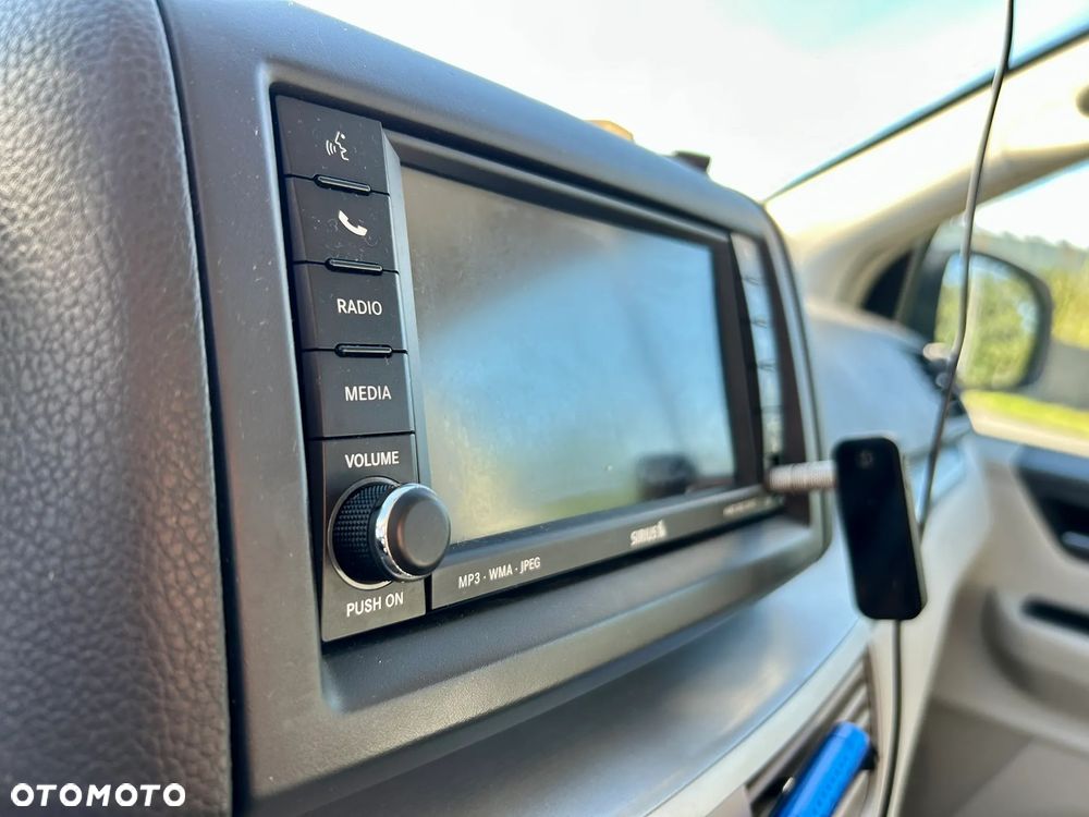 Volkswagen Routan - 10