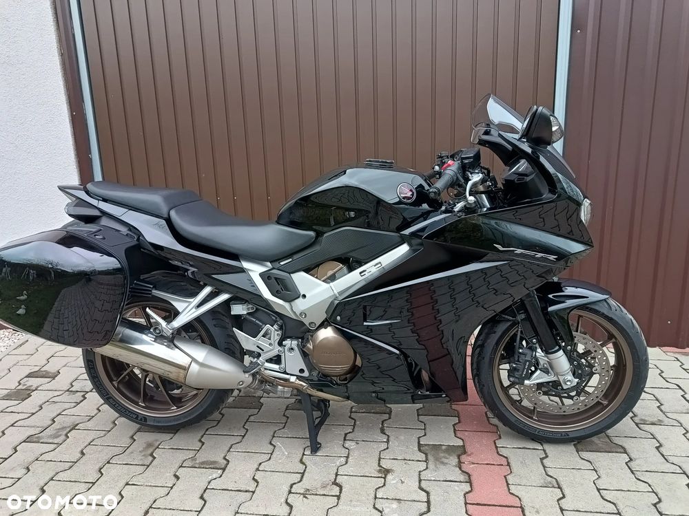 Honda VFR - 4