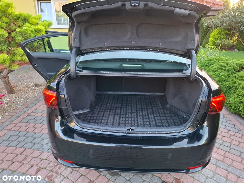 Toyota Avensis 1.6 Active - 8