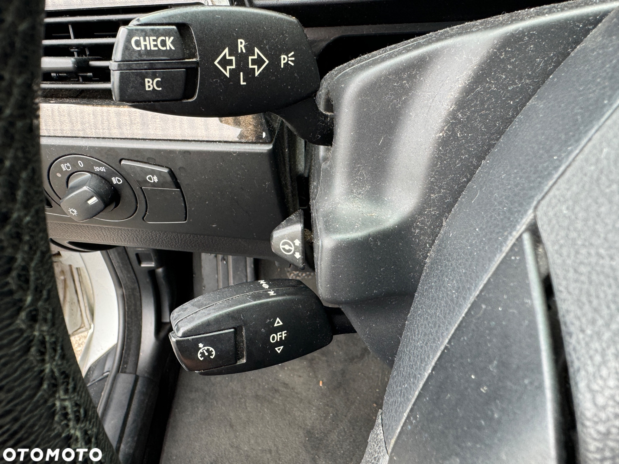 BMW Seria 5 520i - 32