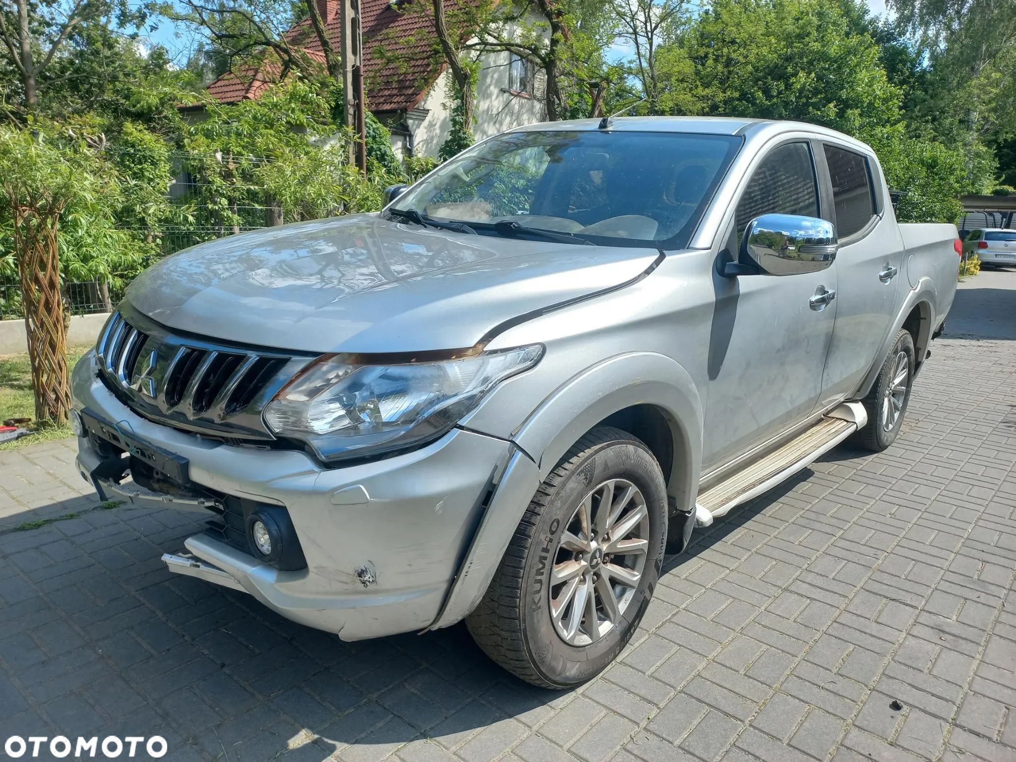 Mitsubishi L200 2.4 d DC Intense + - 1