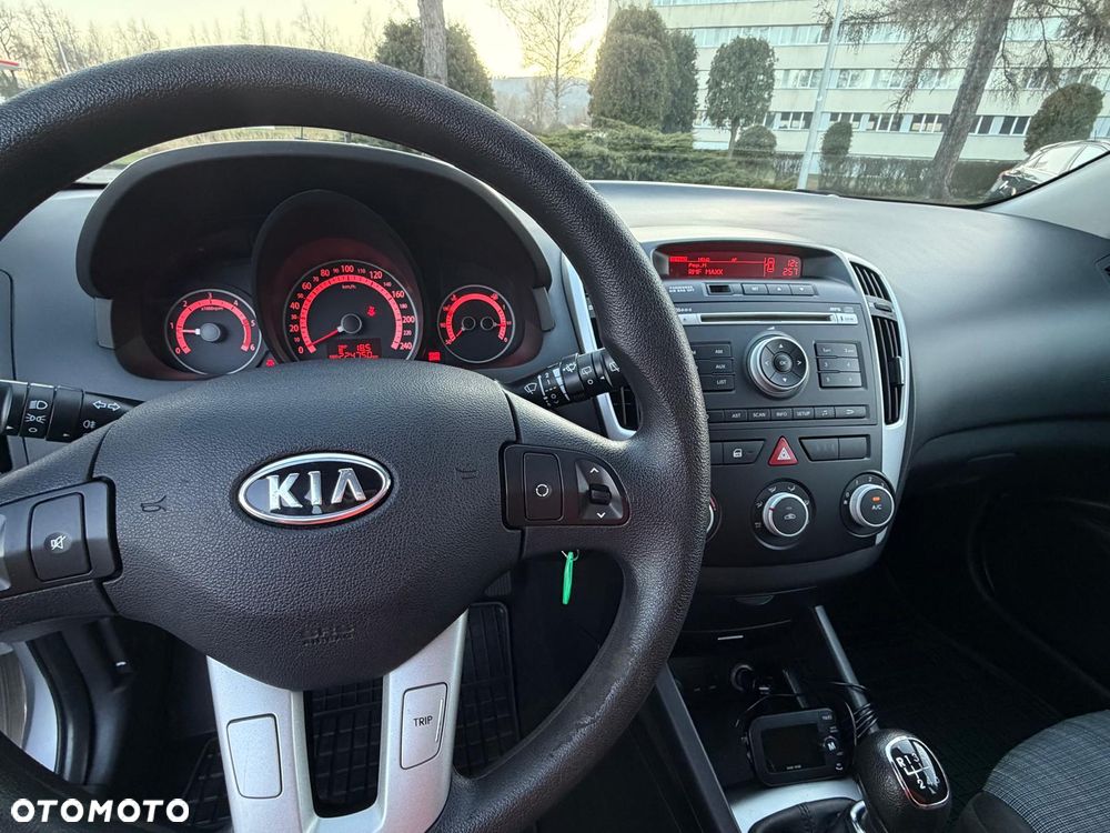 Kia Ceed 1.6 CRDi 90 Vision - 31