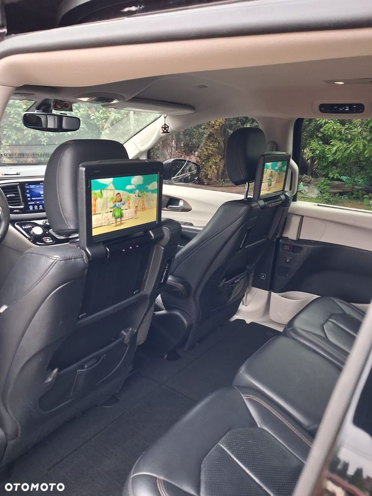 Chrysler Pacifica - 17