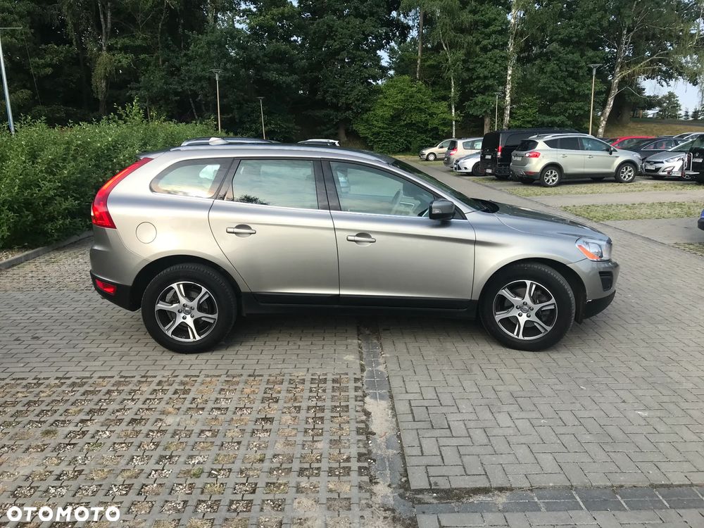 Volvo XC 60 D5 AWD Momentum - 4