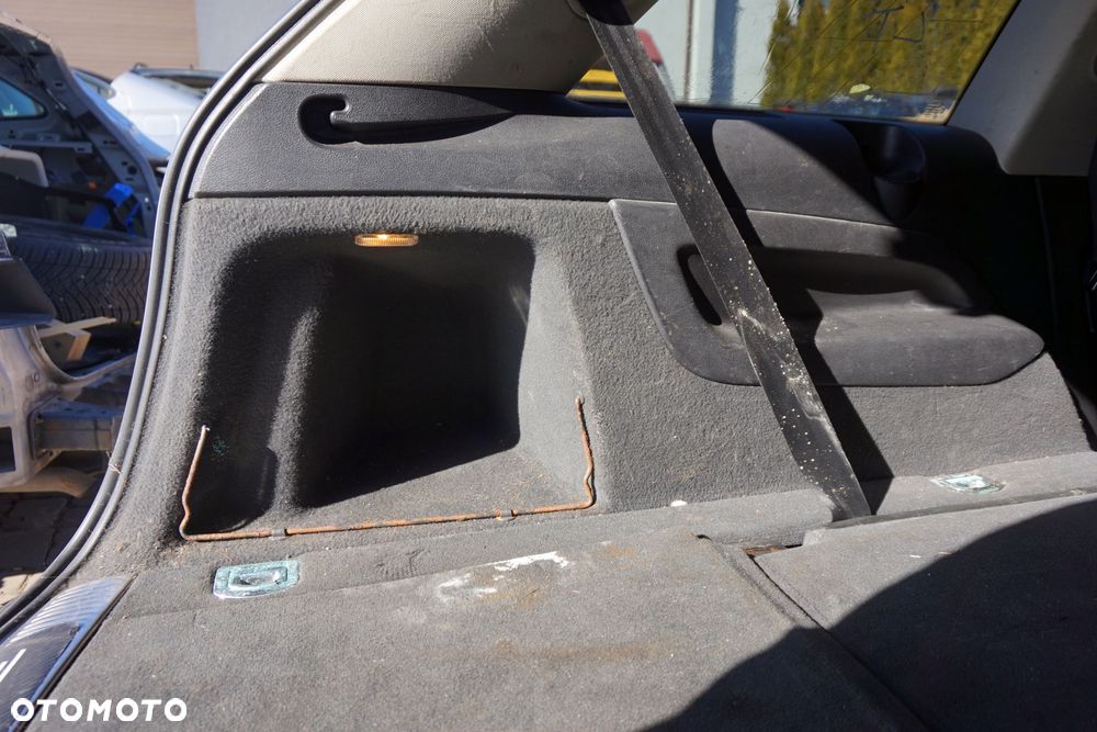 BOCZEK TAPICERKA BAGAŻNIKA LEWA Q7 4L LIFT  AUDI 2009-2015 - 1