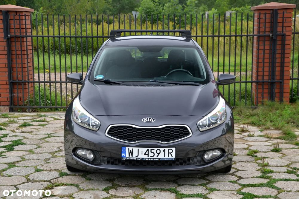 Kia Ceed 1.6 GDI Dream Team Edition - 11
